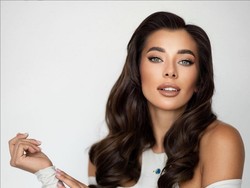 10 Potret Miss Universe Ukraina, Minta Bantuan untuk Negaranya yang Diinvasi