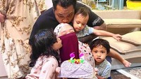Dalam kesehariannya, Inara merupakan sosok ibu yang dekat dengan anak. Inara selalu menghabiskan waktu bersama seluruh anggota keluarganya. Foto: Instagram/mommy_starla