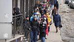 Ini yang Bikin Warga Rusia Panik Serbu ATM-Bank buat Tarik Uang