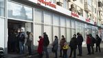 Ini yang Bikin Warga Rusia Panik Serbu ATM-Bank buat Tarik Uang