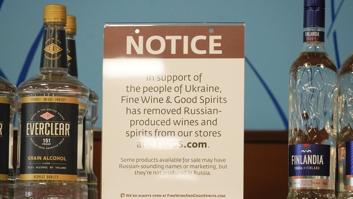 Invasi ke Ukraina Belum Usai, Vodka Rusia Dilarang di AS Pennsylvania memerintahkan penghapusan produk buatan Rusia dari toko minuman keras di wilayahnya. Keputusan itu merupakan buntut dari invasi Rusia ke Ukraina.