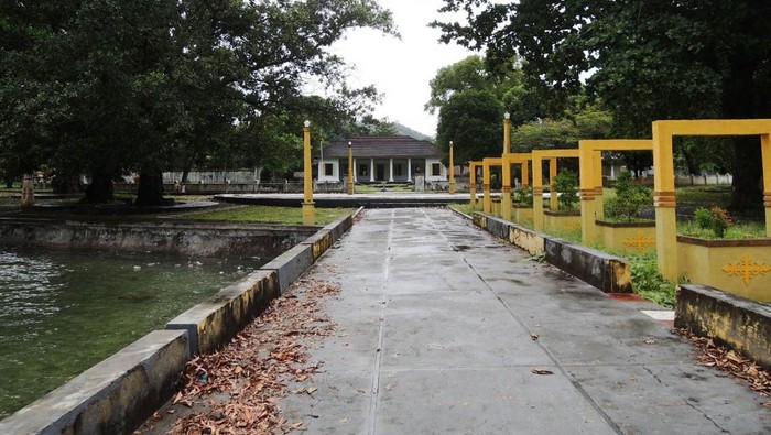 Pemprov Maluku akan merenovasi Istana Mini di Banda Neira. Istana ini rencananya akan ditetapkan sebagai istana Presiden Republik Indonesia.