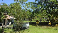 Sumur di Istana Mini. Istana Mini dikelilingi oleh pagar tembok berukuran 85 meter x 90 meter. Secara garis besar Istana Mini dibagi menjadi dua, yaitu bangunan induk dan bangunan sayap.