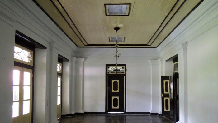 Pemprov Maluku akan merenovasi Istana Mini di Banda Neira. Istana ini rencananya akan ditetapkan sebagai istana Presiden Republik Indonesia.