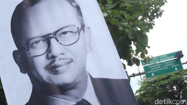 Jalan Layang Pasupati resmi berganti nama menjadi Jl Prof Mochtar Kusumaatmaja