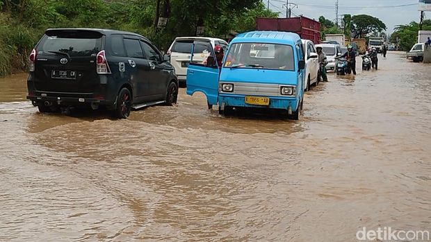 Jalan Serang-Cilegon Terendam Banjir