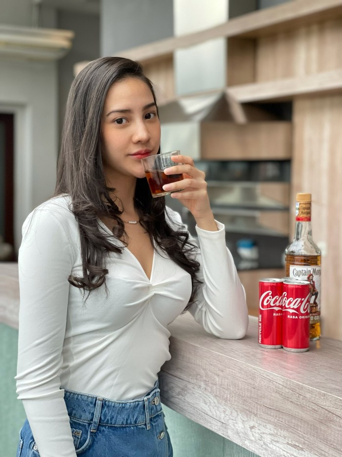 Ketika Anya Geraldine Pamer Makan Nasi 'Banjir' Saus Tomat hingga Pecel Lele Ketika Anya Geraldine Pamer Makan Nasi 'Banjir' Saus Tomat hingga Pecel Lele