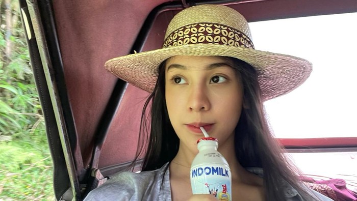 Ketika Anya Geraldine Pamer Makan Nasi Banjir Saus Tomat hingga Pecel Lele Ketika Anya Geraldine Pamer Makan Nasi Banjir Saus Tomat hingga Pecel Lele