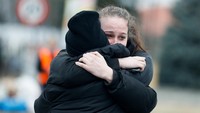Terkait dengan migrasi besar-besaran warga Ukraina, militer Rusia menyatakan bahwa warga sipil Ukraina bisa bebas meninggalkan ibu kota Kyiv saat invasi berlanjut. (REUTERS/YARA NARD)I.
