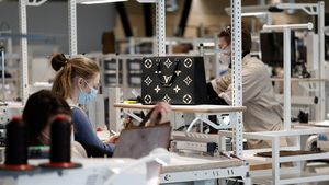 Melihat Kesibukan di 2 Pabrik Baru Louis Vuitton
