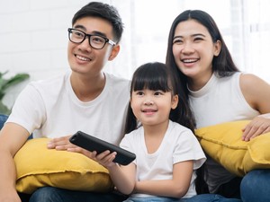 Momen di Akhir Pekan, Asyiknya Nonton Film di Rumah Pakai Diskon