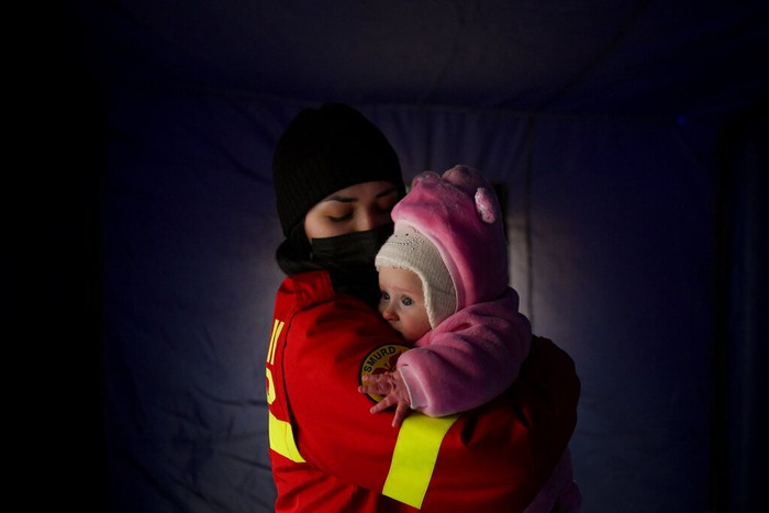 Anak-anak menjadi kelompok rentan dalam gelombang perang Ukraina. Harus diselamatkan demi masa depan.  Berikut secuplik wajah pengungsi anak-anak dalam konflik Ukraina.