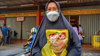  Ia menambahkan pihaknya tidak bisa memastikan mengenai pengiriman minyak goreng dari distributor atau supplier.