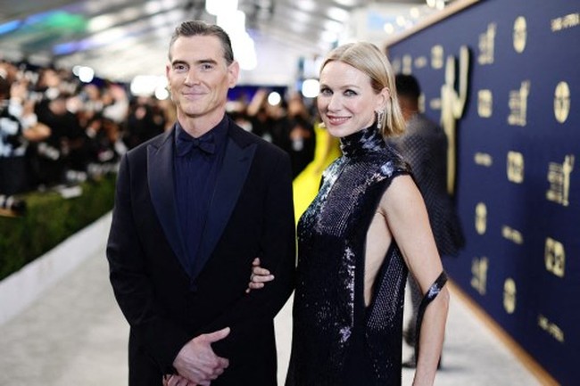 Billy Crudup diketahui menjadi kekasih Naomi Watts setelah sang aktris bercerai dari Liev Schreiber pada 2016. Naomi dan Billy bertemu dalam serial Netflix Gypsy. Foto: Dimitrios Kambouris / GETTY IMAGES NORTH AMERICA / Getty Images via AFP