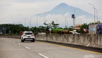 Tak hanya itu, pemudik yang melintasi ruas tol Bawen - Salatiga juga akn menikmati deretan hamparan sawah yang membentang luas ditambah latar belakang keelokkan Gunung Merbabu yang menjulang setinggi 3.145 MDPL, dijamin akan memanjakan mata. Tak heran juga karena pemandangan yang indah ini, Ruas Tol Bawen-Salatiga ini mendapat julukan sebagai Panoramic Tol Road atau Jalan tol dengan pemandangan indah.