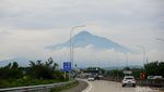 Nikmati Indahnya Gunung Merbabu saat Melintasi Tol Trans Jawa