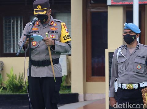 Polisi Jombang menggelar Operasi Keselamatan Semeru 2022 selama dua pekan ke depan. Masyarakat wajib mengetahui 8 pelanggaran lalu lintas yang menjadi prioritas penindakan polisi.