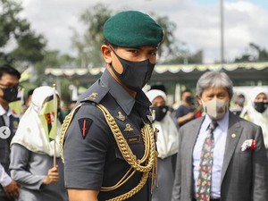 Pakai Jam Rp 135 Juta, Gaya Pangeran Abdul Mateen Dipuji