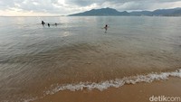 Banyak anak-anak yang berenang dengan aman di sana. (Bonauli/detikcom)