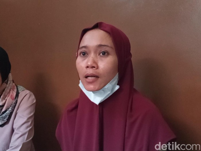 Pelapor kasus korupsi Desa Citemu, Mundu, Cirebon Nurhayati