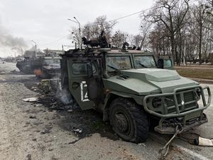 Peralatan Perang Rusia di Kharkiv Dirampas Prajurit Ukraina