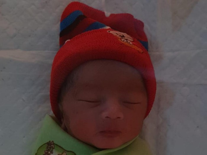 Penelantaran bayi kembali terjadi di Kabupaten Pasuruan. Bayi laki-laki ditemukan warga dalam kantong plastik di belakang pondasi tanah kosong Dusun Wilo, Desa Ketanireng, Kecamatan Prigen.