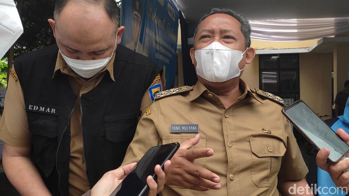 HEDON, Wali Kota Bandung Yana Mulyana Nekat Korupsi Demi Beli Sepatu Louis  Vuitton Ini, Harganya Bikin Rakyat Nangis