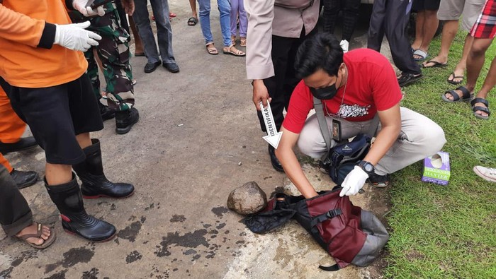 Polisi menyelidiki temuan mayat di Sungai Tuntang, Kabupaten Semarang.