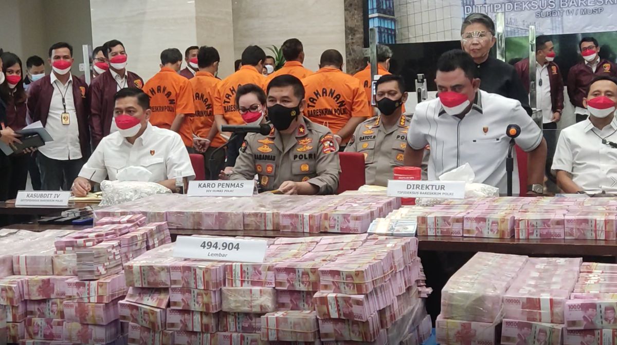 Polisi Ungkap Pengedar Uang Palsu Rupiah-Dolar AS Jaringan Jakarta Jatim