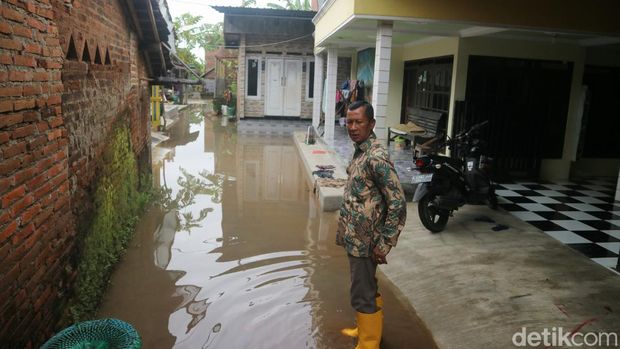 Potret banjir di Kudus pada Senin (28/2) dan Selasa (1/3).