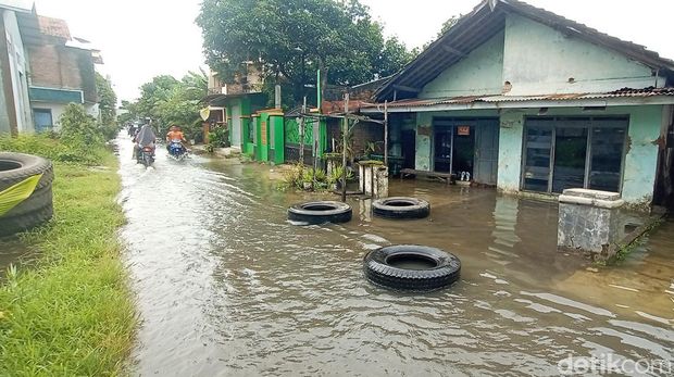 Potret banjir di Kudus pada Senin (28/2) dan Selasa (1/3).