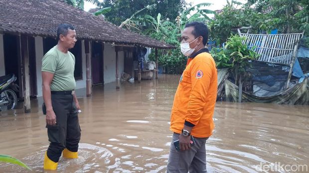 Potret banjir di Kudus pada Senin (28/2) dan Selasa (1/3).