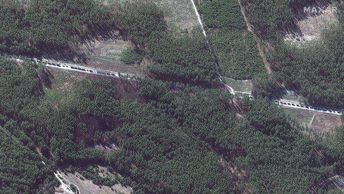 Potret Konvoi Militer Rusia Sepanjang 64 Km Menuju Kiev A satellite image shows northern end of convoy logistics and resupply vehicles, southeast of Ivankiv, Ukraine, February 28, 2022. Satellite image Β©2022 Maxar Technologies/Handout via REUTERS THIS IMAGE HAS BEEN SUPPLIED BY A THIRD PARTY. NO RESALES. NO ARCHIVES. MANDATORY CREDIT. DO NOT OBSCURE LOGO