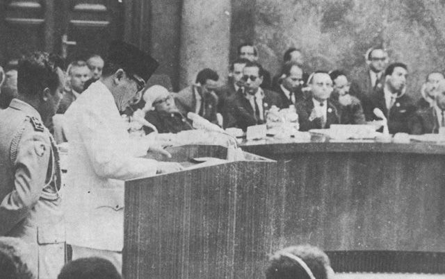 Presiden Soekarno menyampaikan pidato sidang Konferensi Tingkat Tinggi (KTT) Non Blok di Beograd. (Situs Kepustakaan Presiden RI)