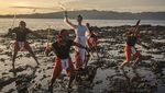 Putri Indonesia Maluku Menari Cakalele