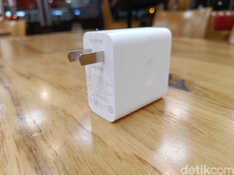 Realme fast charging 150W