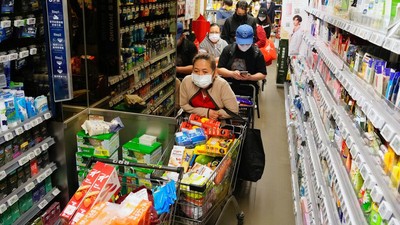 Supermarket di Hong Kong Ludes Diborong Warga Gegara Rumor Lockdown