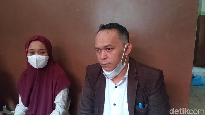 Salah satu perwakilan tim kuasa hukum Nurhayati dari LKBH IKA UII, Waswin Janata