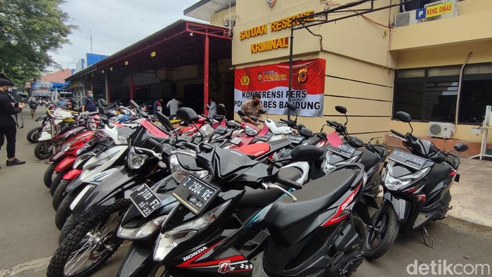 Sepeda motor hasil curanmor di Polrestabes Bandung.