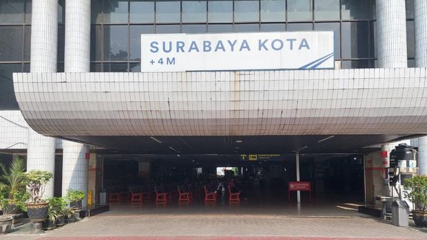 STASIUN SEMUT Stasiun Surabaya Kota