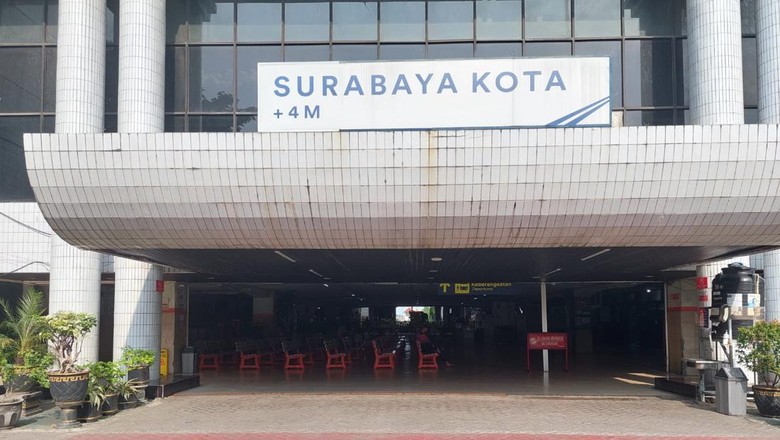 STASIUN SEMUT Stasiun Surabaya Kota