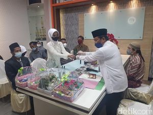 Jeruji Besi Tak Halangi Tahanan di Surabaya Ini Menikahi Pujaan Hati