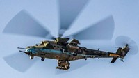 Penampakan helikopter serbu Rusia Mi-24 yang memiliki julukan tank terbang. Diketahui, tentara Ukraina dikabarkan menembak jatuh helikopter serbu Rusia Mi-24 di tengah perang yang berkecamuk di negara tersebut. AFP/DELIL SOULEIMAN.