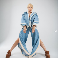 Tina Karol populer di Ukraina sebagai penyanyi. Memiliki pengikuti lebih dari 1,8 juta di Instagram, Tina baru-baru ini menyampaikan kemarahannya pada Presiden Vladimir Putin. Foto: Dok. Instagram @tina_karol