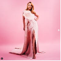 Melalui unggahan di Instagram, Tina Karol mengecam Putin yang meluncurkan roket meledakkan ibukota Kyiv atau Kiev, Ukraina. Serangan roket itu terjadi tidak lama setelah adanya pembicaraan damai antara Rusia dan Ukraina. Foto: Dok. Instagram @tina_karol