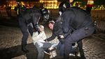 Tolak Invasi ke Ukraina, Demonstran Antiperang Ditangkap di Rusia