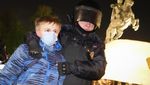 Tolak Invasi ke Ukraina, Demonstran Antiperang Ditangkap di Rusia