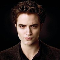 Twilight’ yang rilis pada 2008 bisa dibilang jadi titik balik karier Robert Pattinson sebagai aktor. Dalam film ini dia adu akting dengan Kristes Stewart, memerankan Edward Cullen, vampir berparas tampan dengan pembawaan tenang dan dingin. Foto: Dok. Summit Entertainment