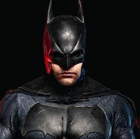 Penampilannya sebagai Batman alias Bruce Wayne pun bikin pangling dan tak disangka-sangka. Ia disebut menghindari minum alkohol dan makan daging olahan serta gorengan demi mendapatkan tubuh yang berotot, bugar dan atletis. Foto: Warner Bros. Pictures