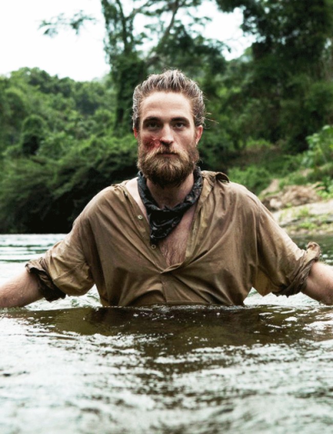Robert Pattinson mengambil peran yang lebih dewasa lewat film ‘The Lost City of Z’ pada 2016. Dia memerankan karakter Henry Costin, seorang penjelajah dan petualang. Dalam film ini dia tampil beda dengan tubuh kurus dan kumis serta jenggot tebal. Foto: Dok. Plan B Entertainment